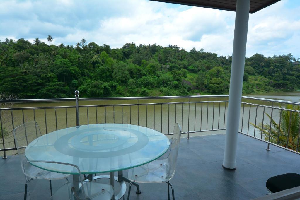 Kandy Riverside Villa