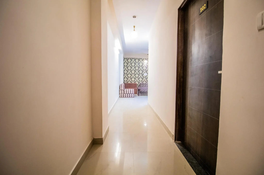 Lobby & Reception