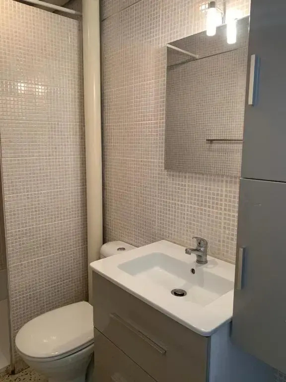 Afficher la photo 8 — Agréable Studio, belle terrasse, Parking privé, 2 étoiles