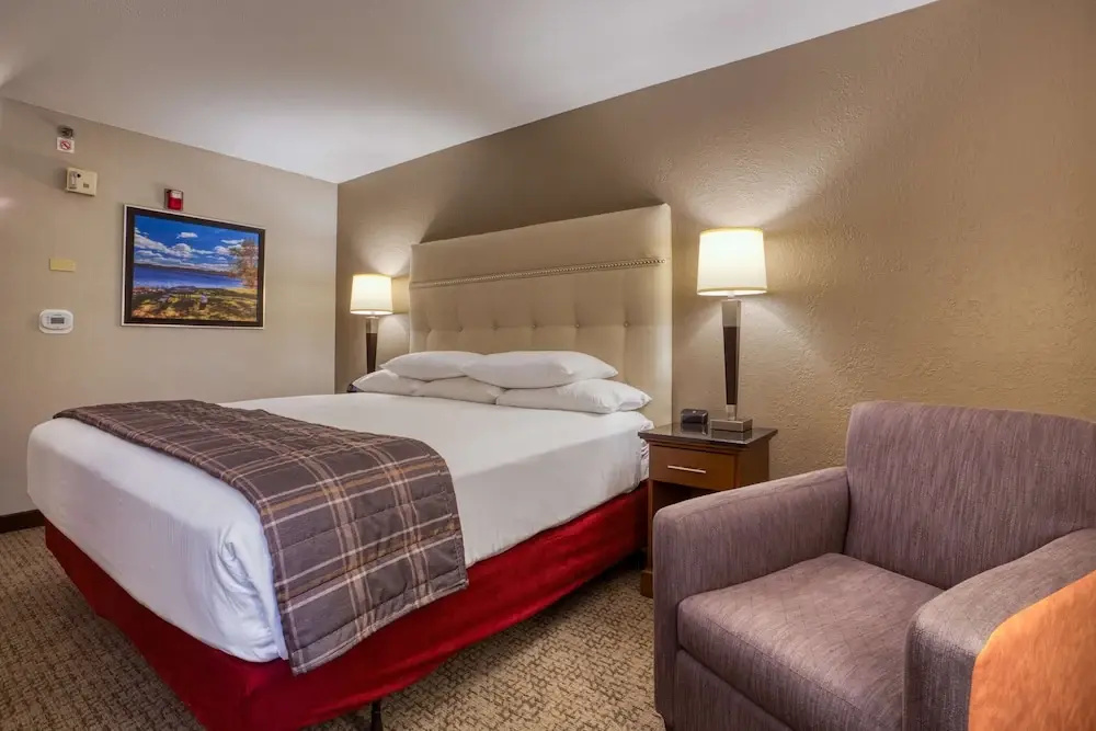 Drury Inn & Suites St. Louis Fairview Heights - Chambres
