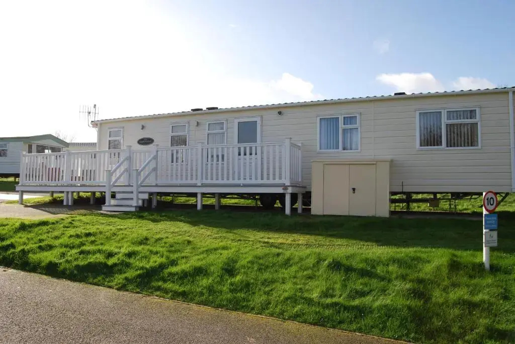 33 Solent Village