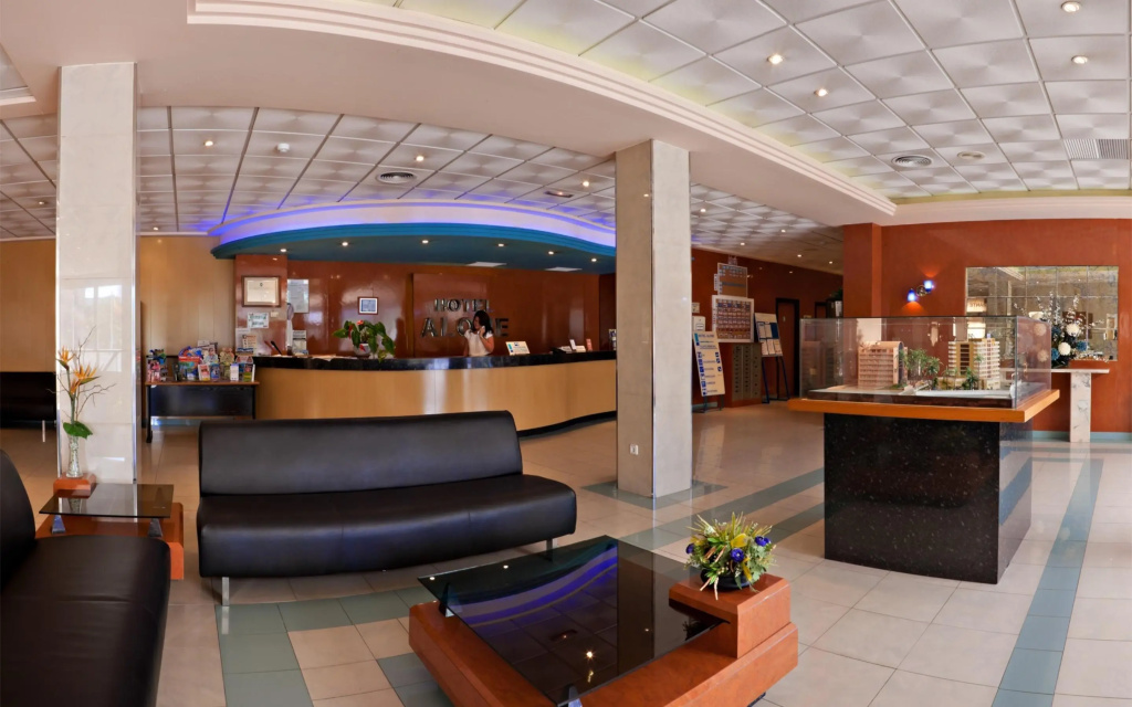 Lobby & Reception