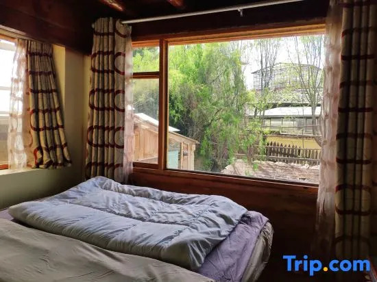 Двухместный номер Standard двуспальная кровать в Up In The Air Youth Hostel