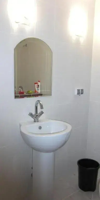 Economy Double room (twin beds)