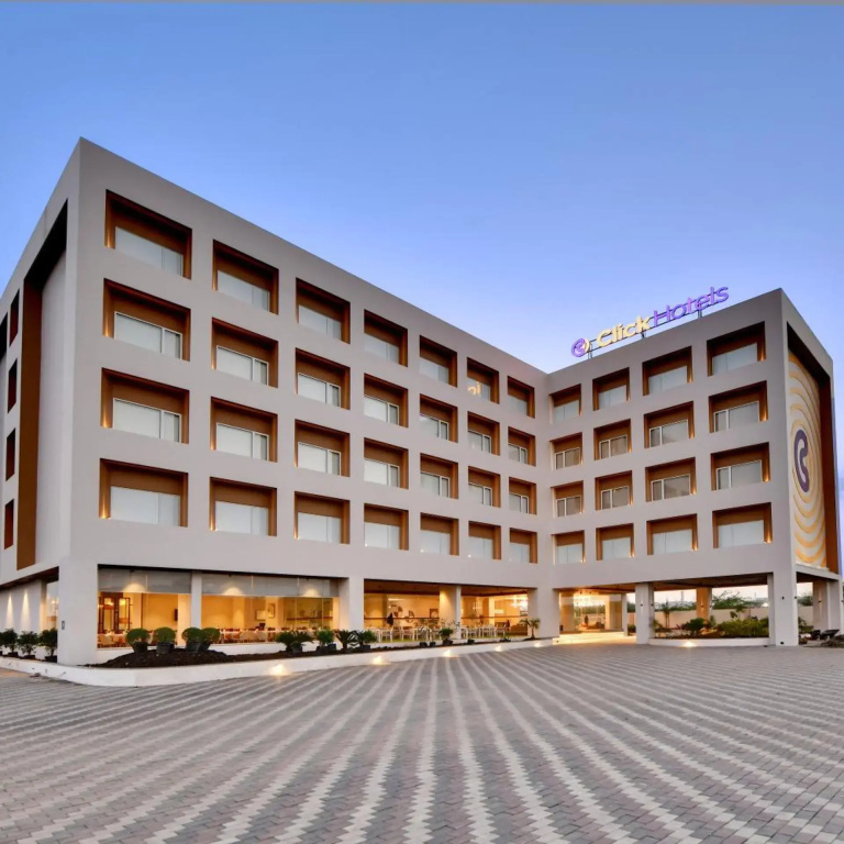 Click Hotel Pithampur