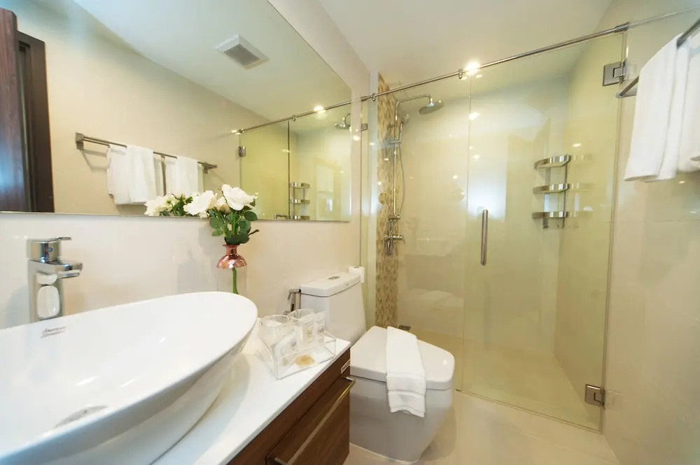 Двухместный номер Economy с балконом двуспальная кровать в The Title KR Beach Condotel Rawai Phuket