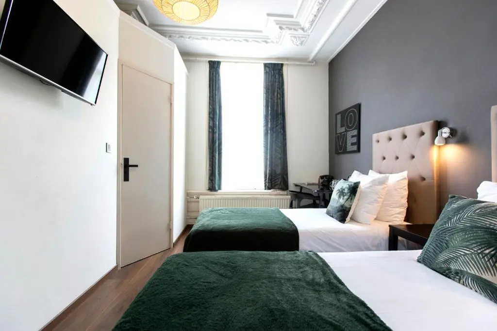 Double room with canal view (twin beds)