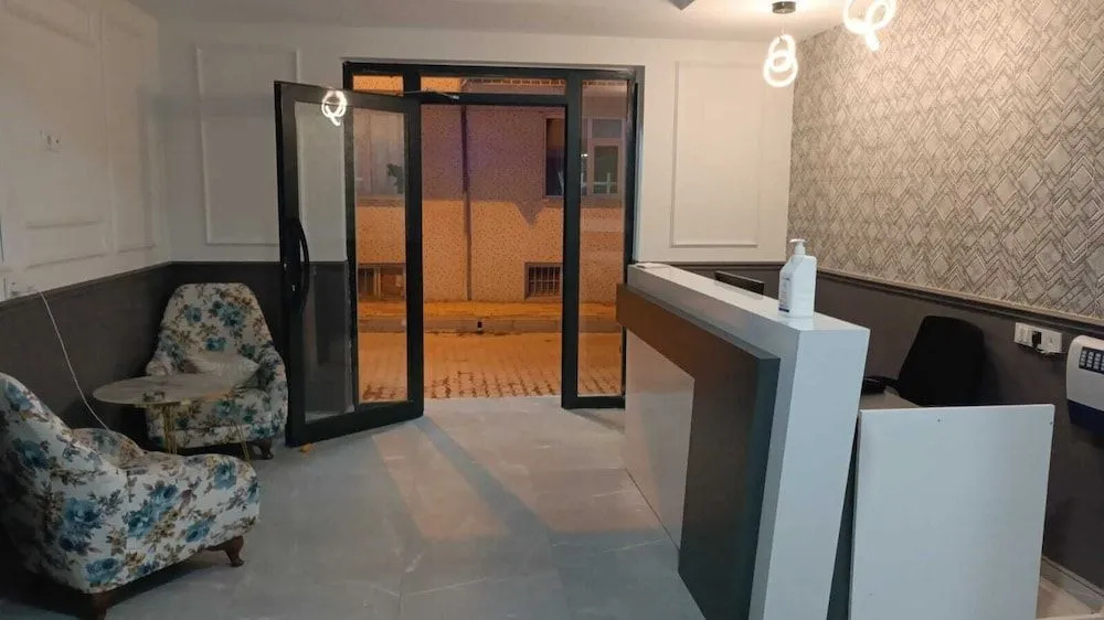Lobby & Reception