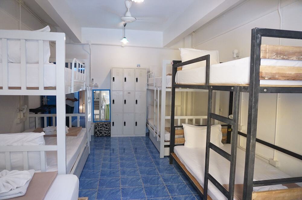 Кровать в общем номере в Frog House Bed & Breakfast