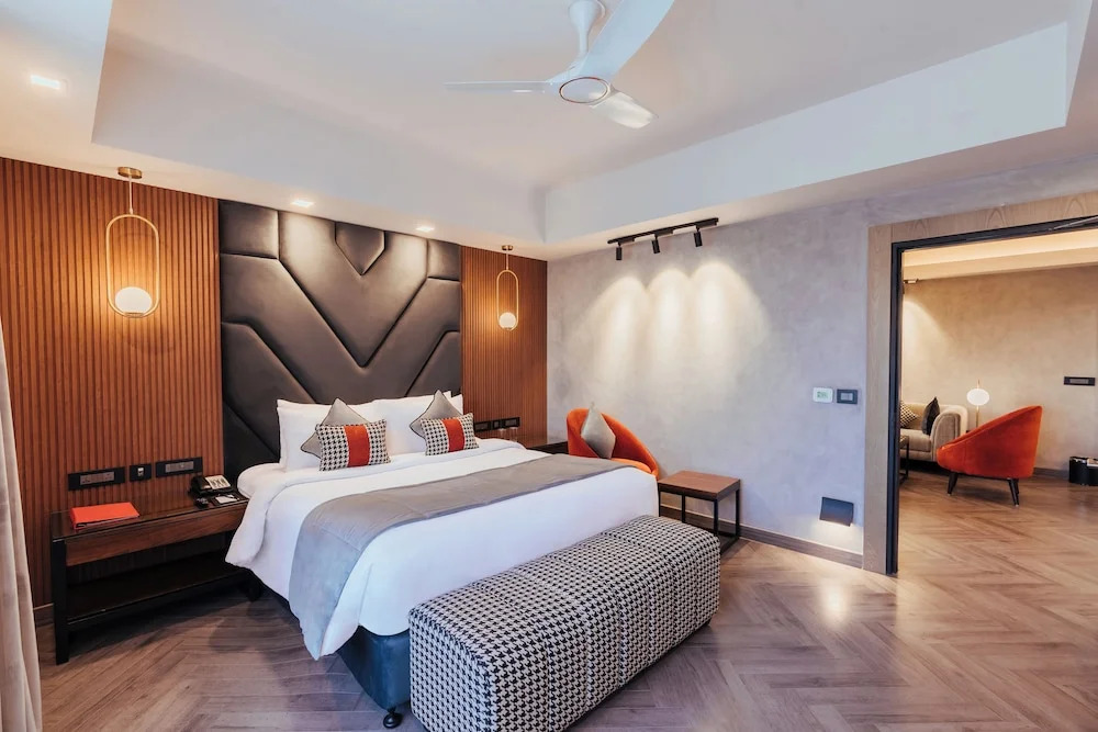 Luxury Double Suite full double bed