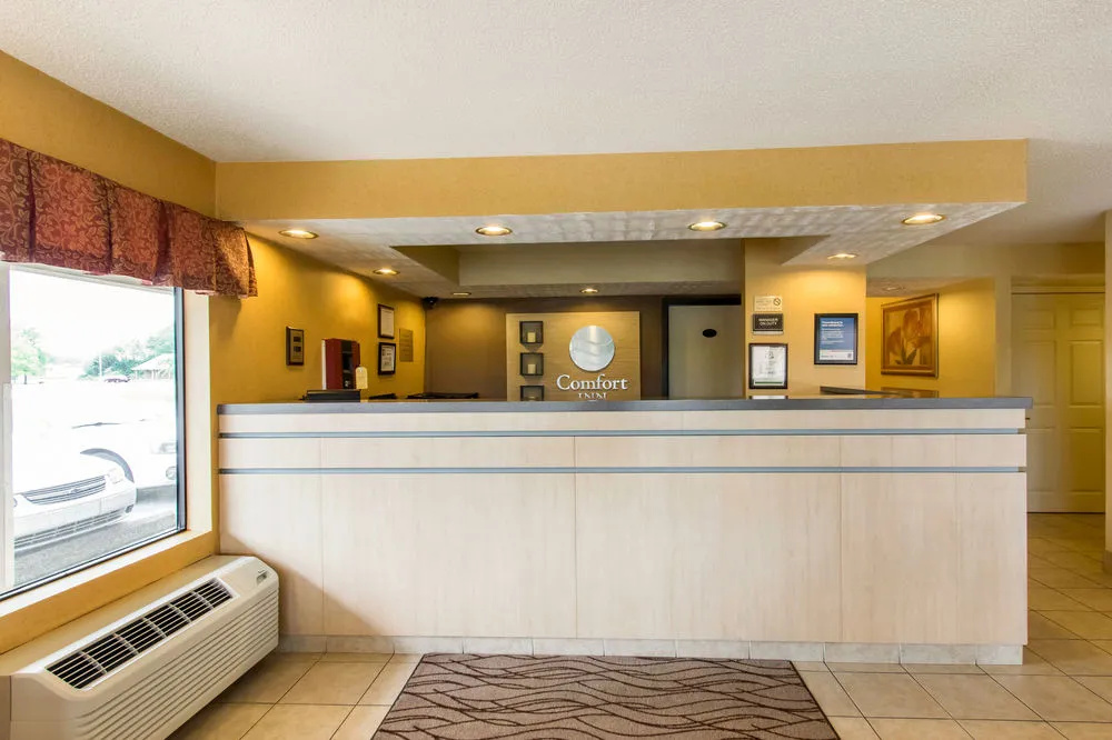 Lobby & Reception