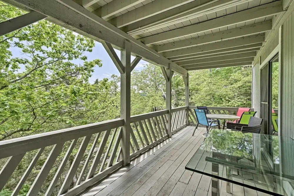 Resort-style Lake Ozark Gem: Brand New Hot Tub!