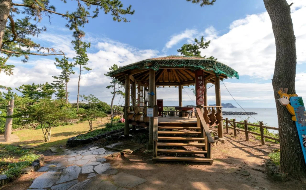 Beach & Waterfront