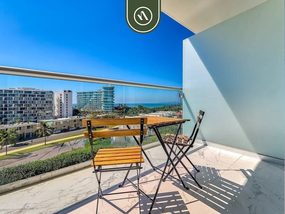 Luxury 3 BR Condo - Beach Access 1 Block Away