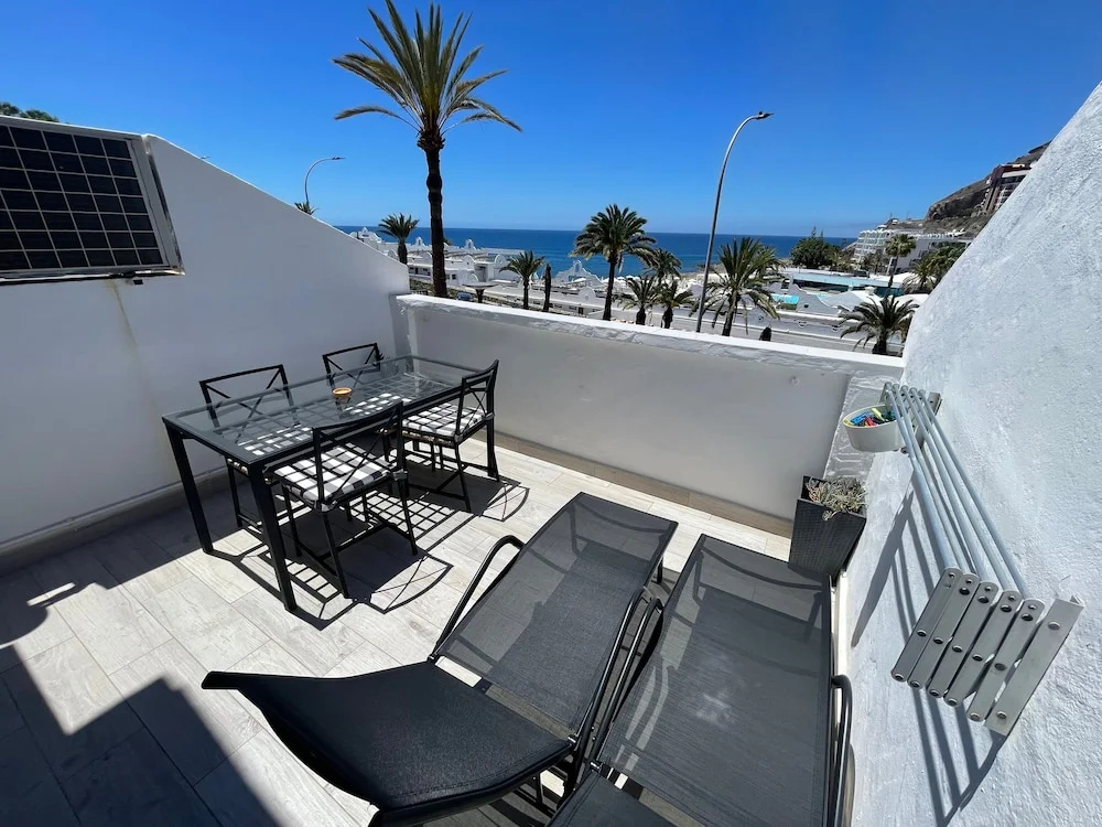 Playa del Cura 1 Bedroom Apartment With Pool Access