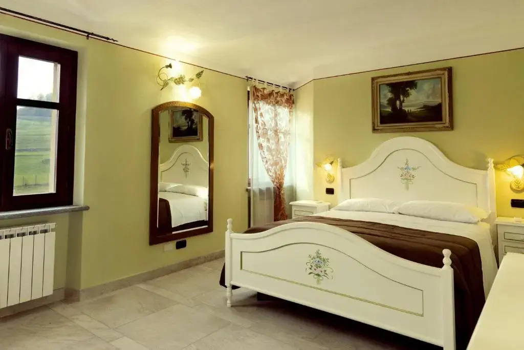 Standard Double room (full double bed)