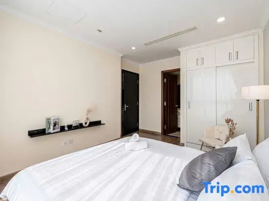 Landmark The Suite Signature