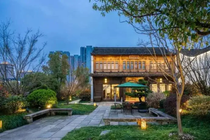 Floral Hotel Sheng Poman Courtyard
