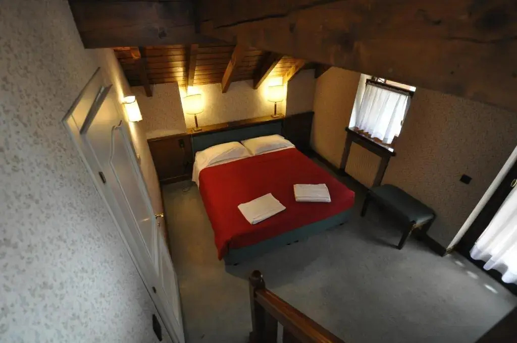 2 Bedrooms Chalet