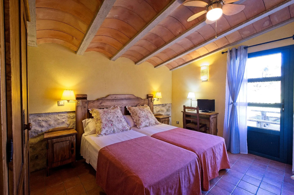 Standard Double room (full double bed)