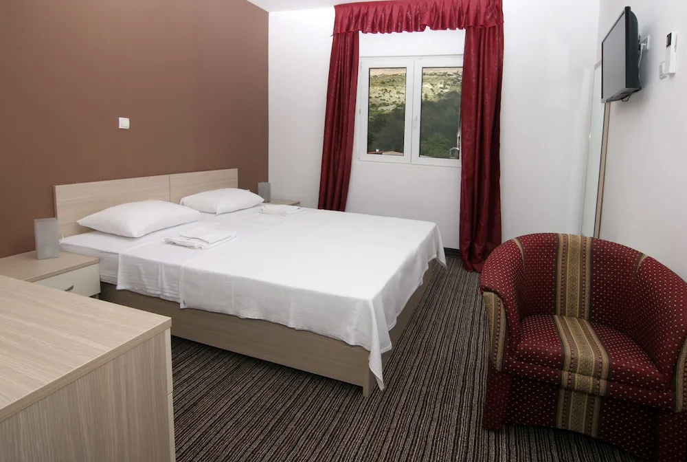 Standard Double room with park view (full double bed)