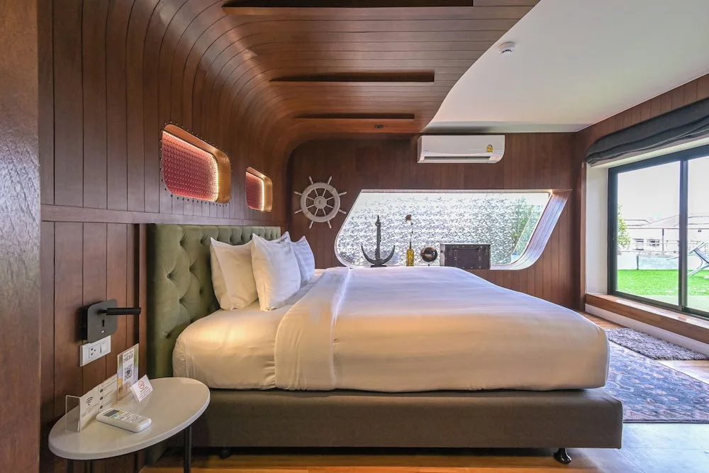 Double Suite with balcony (full double bed)