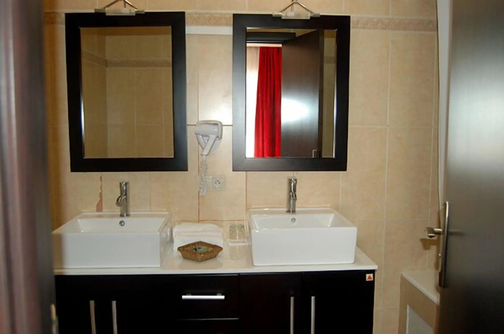 Hotel De La Corniche by null