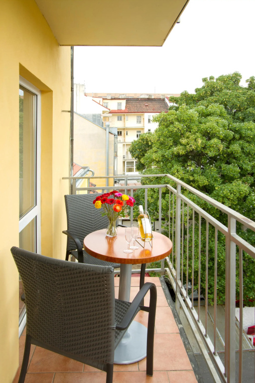 Balcony & Terrace