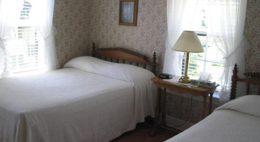 Shaw's Hotel & Cottages by null
