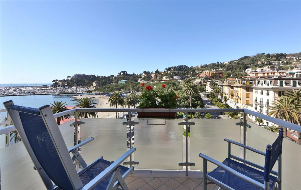 Beach & Waterfront
