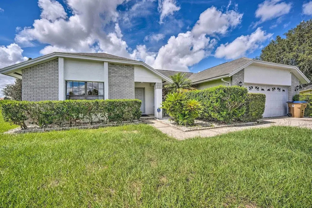 Pool + Game Room, 5 Mi to Disney: Kissimmee Home!
