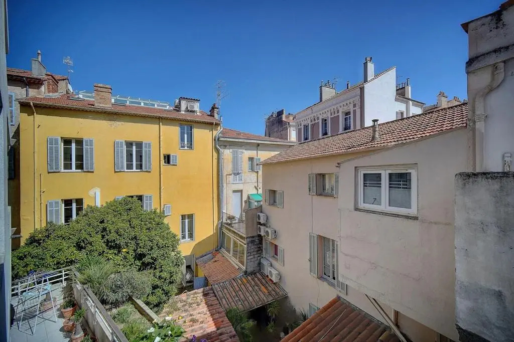 MODERNE 3 PIECES CANNES CENTRE AVEC BALCON l! A2B67