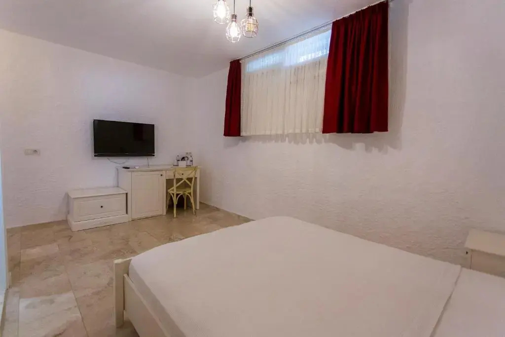 Economy room