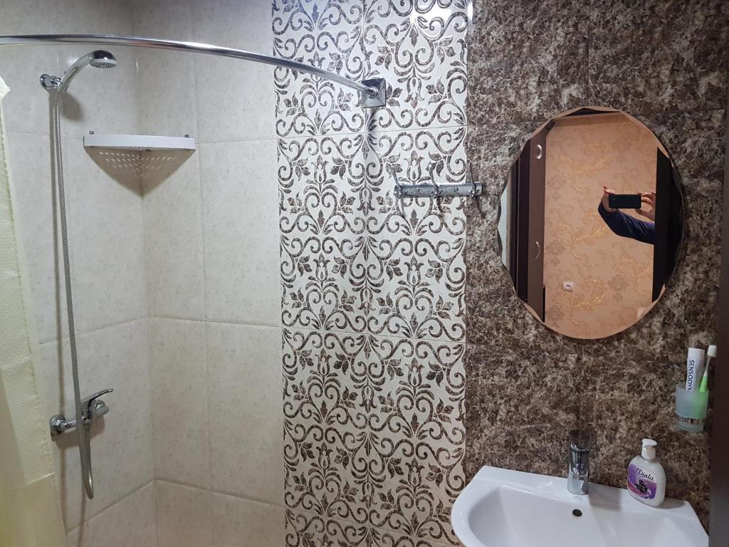 Luxury Apartment-3 in the Center of Yerevan, Safaryans Family - фото 1