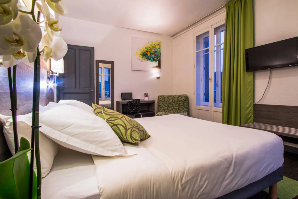 Standard Double room (full double bed)