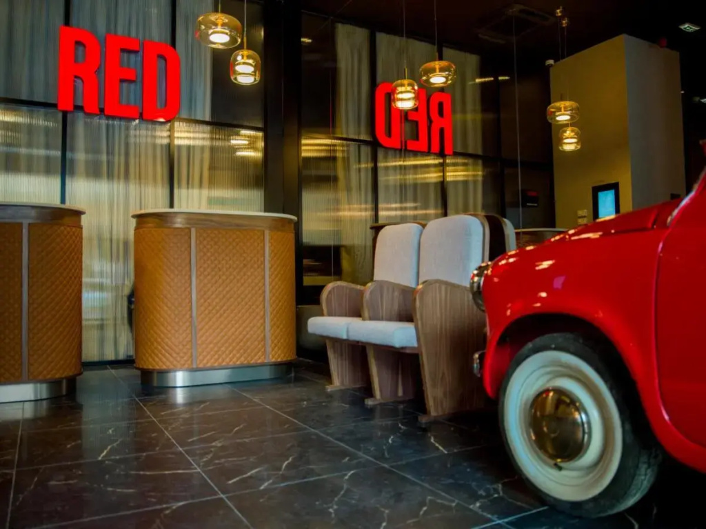 Отель Radisson RED Belgrade — фото