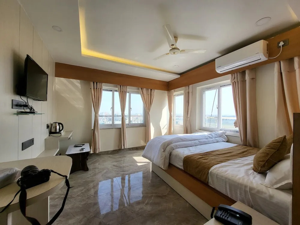 Deluxe Double room with view (full double bed)