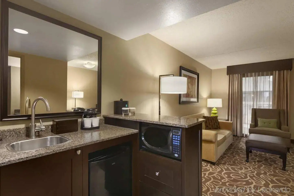 Embassy Suites by Hilton Pittsburgh International Airport  - Général
