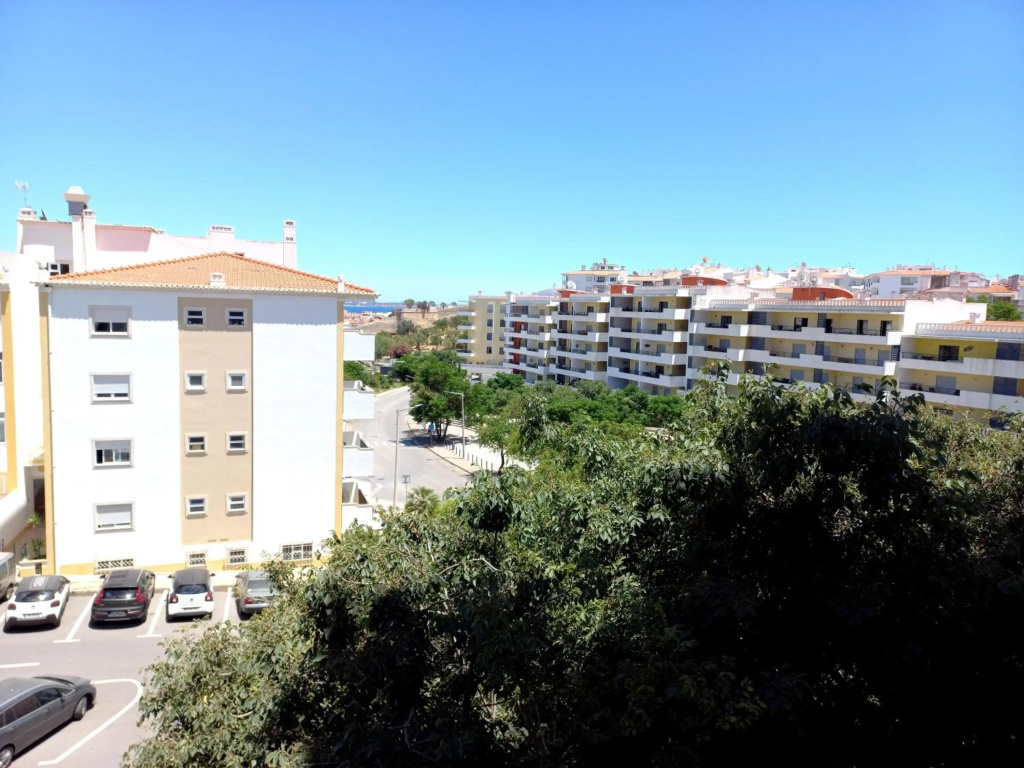 white pearl apartment central confy spacious