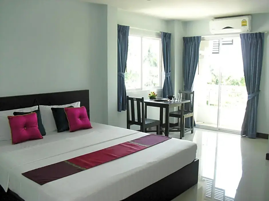 Deluxe Double room (full double bed)