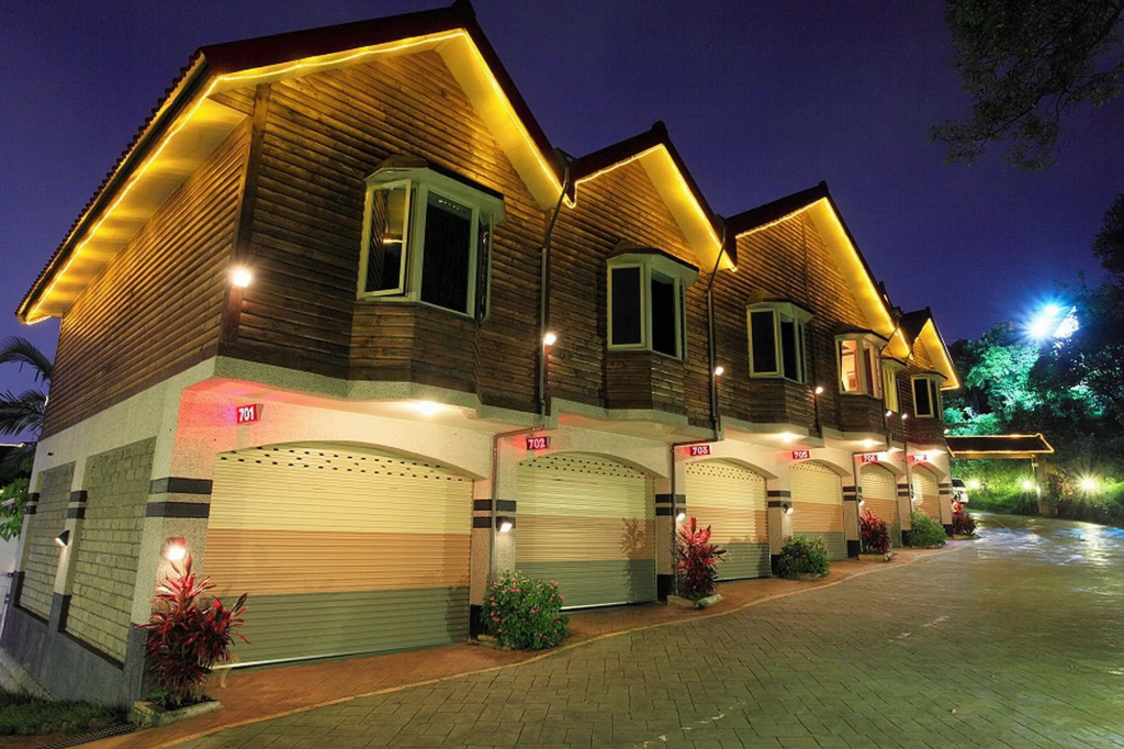 Regale Villa Hotel