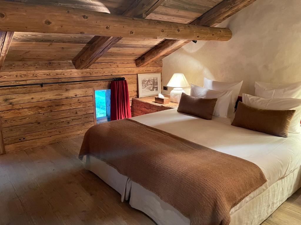 Chalet 1864 by null