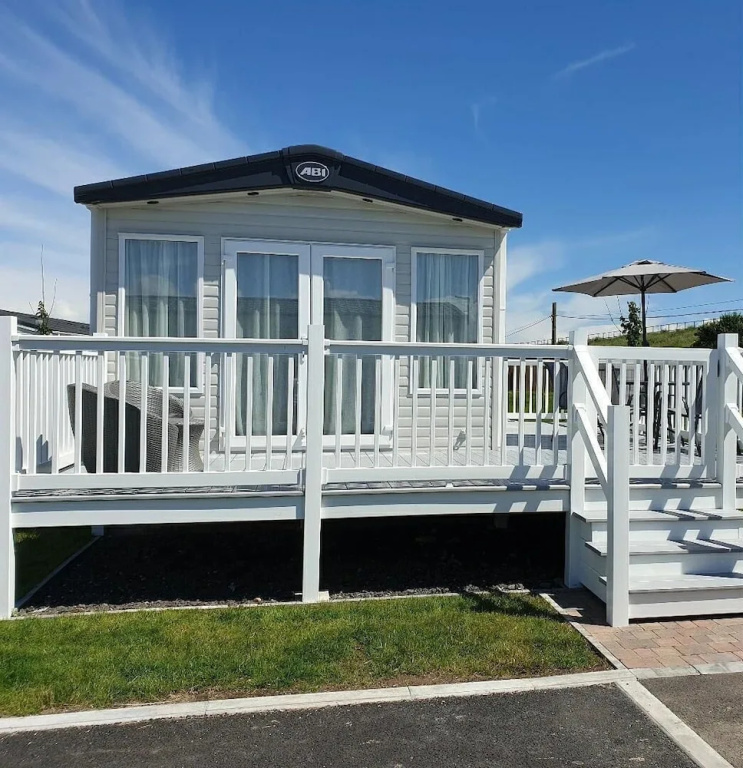 The Sea Breeze - Captivating Caravan in Camber