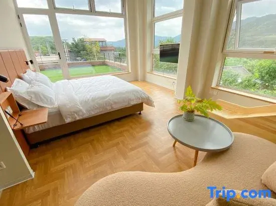 2 Bedrooms Standard Family room