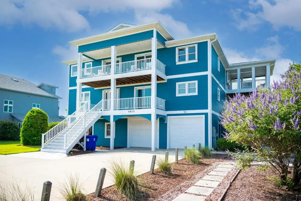Pier Pleasure by Oak Island Accommodations