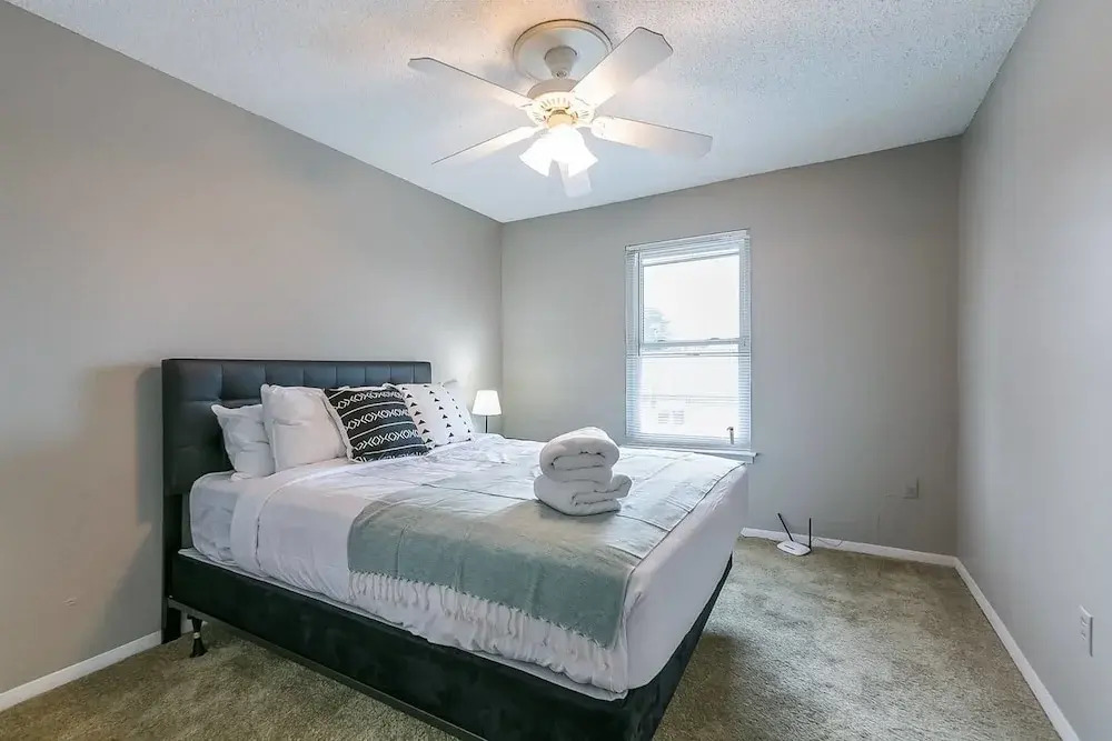 University Retreat + Pool + Gym — фото