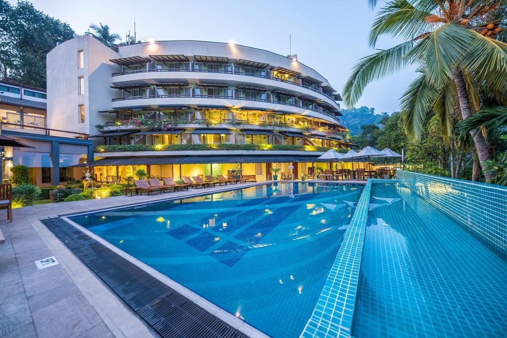 Earl's Regent Hotel