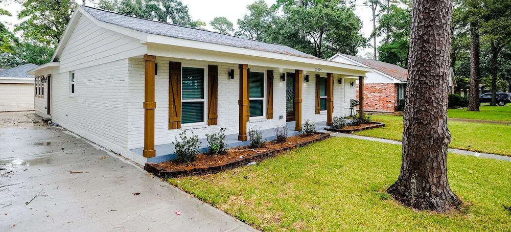 5Bdrm 3.5Bath 12Beds - HOME BIG AS TEXAS