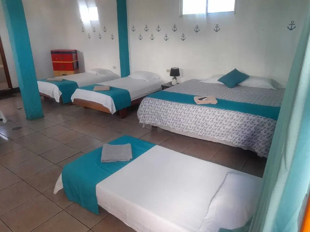 標準四人房，雙人床