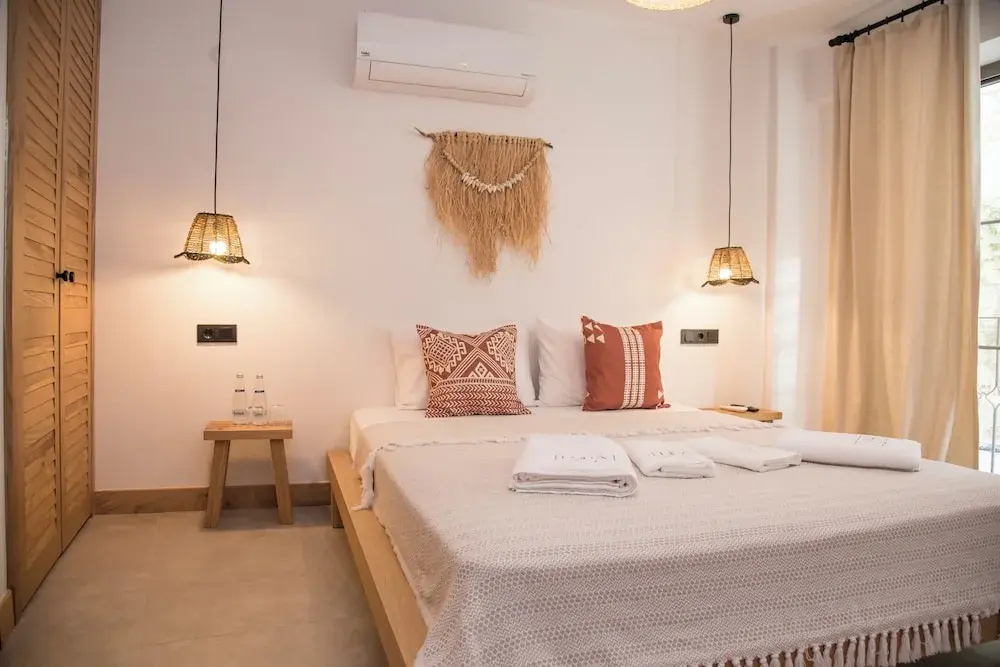 Deluxe Double room with courtyard view (full double bed)